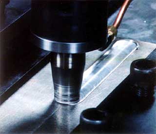 Kawasaki在日本成为完美的摩擦搅拌焊接技术“><br><br></p>
           <p>川崎重工及其子公司Kawasaki造船公司（以下称为Kawasaki）最近成功地成功完成了摩擦搅拌焊接（FSW）技术为重型5083型铝合金板，是日本的第一家公司。FSW是由英国剑桥焊接研究所（TWI）专利的革命性焊接技术。FSW可用于将合金焊接在一起，或者以使它们更强大，更轻，更高效的方式。</p>
           <p>Kawasaki于20世纪90年代末推出了来自TWI的FSW技术，并开始开发自己的焊接设备和工作参数（转速和速度），以便与各种合金一起使用，并有目光将该技术应用于自己的产品。今年8月，该公司成功地焊接5083型板，最大厚度可达50毫米。该合金是最强的非热处理合金，具有优异的海水耐腐蚀性和低温性能。</p>
           <p>Kawasaki的突破为更广泛的FSW应用程序铺平了道路，特别是在造船业中。公司计划不仅在液化天然气船舶的货舱内使用该技术，还在建造新的海洋船舶中，包括川崎超高速喷射铝箔乘客工艺和喷气式枢塞车渡轮。</p>
          </div>
          <!--フリーHTML-->
          <!-- /section-->
         </div>
         <!-- /contents -->
        </div>
        <!-- / #mainContentsArea -->
       </div>
       <nav id=