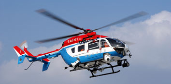 向川崎市运送消防直升机＂></p><p>东京，2005年3月23日——川崎重工有限公司今天宣布，它已经向日本川崎市交付了第一架BK117 C-2消防直升机。</p><p>川崎BK117直升机由川崎和欧洲直升机制造商欧洲直升机德国有限公司联合开发。直升飞机拥有优越的安全性和可操作性，一个紧凑的机体和在飞机后部的大型翻盖门。到目前为止，川崎重工已经在全球交付了大约500架这种非常受欢迎的直升机。</p><p>C-2是最新的BK117型号，机舱空间比以前的型号大30%，航程比以前的型号长30%。随着运输能力和飞行能力的提高，直升飞机采用新的主旋翼叶片，具有低噪音和低振动的特点。</p></td>
             </tr>
            </tbody>
           </table>
           <p></p>
          </div>
          <!--フリーHTML-->
          <!-- /section-->
         </div>
         <!-- /contents -->
        </div>
        <!-- / #mainContentsArea -->
       </div>
       <nav id=