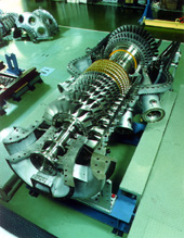 订购带L20A燃气轮机的联合循环电厂＂></p><p>东京，2005年8月10日消息——川崎重工今天宣布，该公司最近收到了一份全交包订单，用于大阪燃气公司为汽车制造商大发公司实施的现场热和电力生产项目的联合循环发电厂。该厂总发电量为2.5万千瓦，将由川崎公司的2万千瓦级燃气涡轮发电机L20A驱动。</p><p>该发电厂将由高效率L20A、热回收蒸汽发生器和汽轮机组成，全部由川崎制造。该电站提供的电力和蒸汽将用于大发的志贺(Ryuo)电站，预计该电站的能源效率和CO值将大幅提高<sub>2</sub>减少。</p><p>川崎重工在1998年开始开发L20A，第一个单元在2000年9月完成。第一个商业安装是在2004年，为千叶食品综合体的千叶港区发电厂现场热和电力生产项目。从那以后，川崎重工接到了8架l20a的订单，其中包括5架在日本的发电厂，3架在海外。</p></td>
             </tr>
            </tbody>
           </table>
           <p></p>
          </div>
          <!--フリーHTML-->
          <!-- /section-->
         </div>
         <!-- /contents -->
        </div>
        <!-- / #mainContentsArea -->
       </div>
       <nav id=