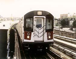 从纽约市际接收的120辆地铁车的附加订单“style=