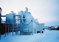 推广使用沼气实验装置建成＂></p>
           <blockquote>
            <p>今年2月，川崎公司在北海道清水町建造的普通沼气试验厂竣工，并已全面投入运营。</p>
            <p>完成的装置是由Kawasaki使用丹麦folkcenter的技术建造的folkcenter型沼气厂。生产的沼气用作燃气发动机热电联产装置的燃料，生产的电力和热水完全用于装置所在的奶牛场的设施。</p>
            <p>本沼气厂具有以下特点。它由进料槽、消化槽、热电联产设备、消化粪贮槽等设备组成。每个单元设计简单紧凑，保持施工和操作成本低。采用简单的消化工艺和水平圆柱形消化池，使工厂设备具有低调的特点，易于操作和日常维护，而不需要先进的技术知识。</p>
            <p>日本将从2004年11月开始严格限制在户外丢弃家畜垃圾。预计用于适当处理和有效利用牲畜废物作为资源的设备市场将会增长。川崎株式会社的目标是，在日本推广利用沼气发酵系统和热电联产系统的沼气工厂，并通过这样的实验项目，证明其经济性和有效性。</p>
           </blockquote>
          </div>
          <!--フリーHTML-->
          <!-- /section-->
         </div>
         <!-- /contents -->
        </div>
        <!-- / #mainContentsArea -->
       </div>
       <nav id=