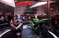 川崎在INTERMOT München 2004展示了2005年6款新型摩托车＂></td>
             </tr>
             <tr>
              <td style=