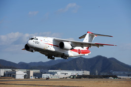 日本防卫省XC-2试飞飞机首次飞行＂width=